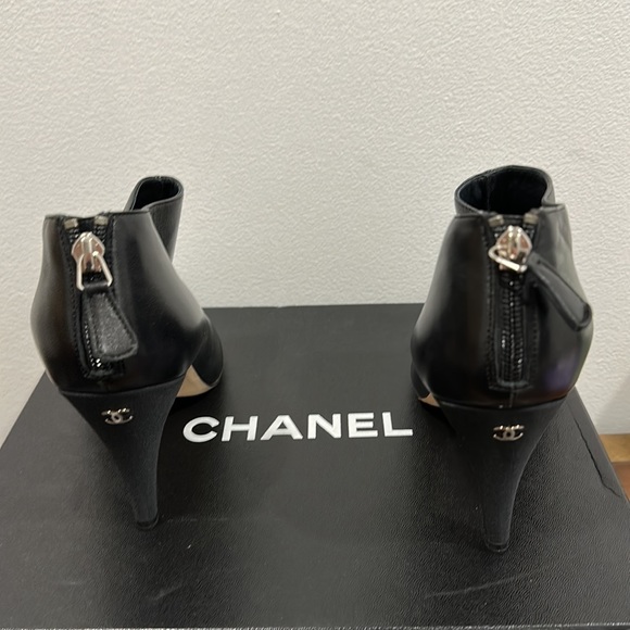 CHANEL Boot - Picture 4 of 7